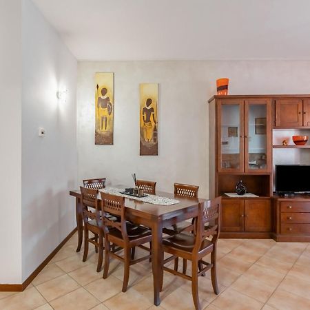 Lilly House - Travaco Siccomario - By Host4U Apartment San Martino Siccomario Exterior foto