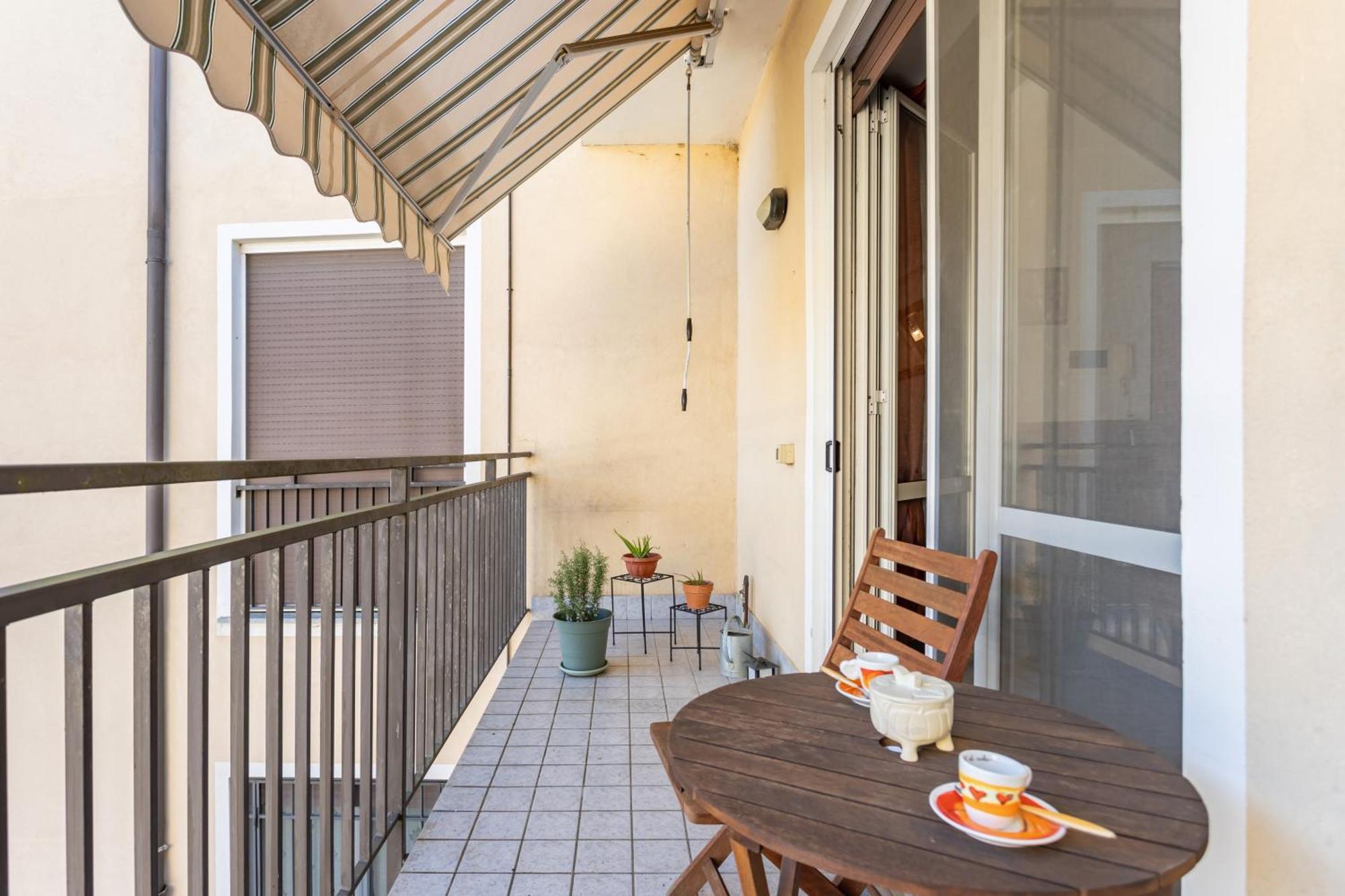 Lilly House - Travaco Siccomario - By Host4U Apartment San Martino Siccomario Exterior foto